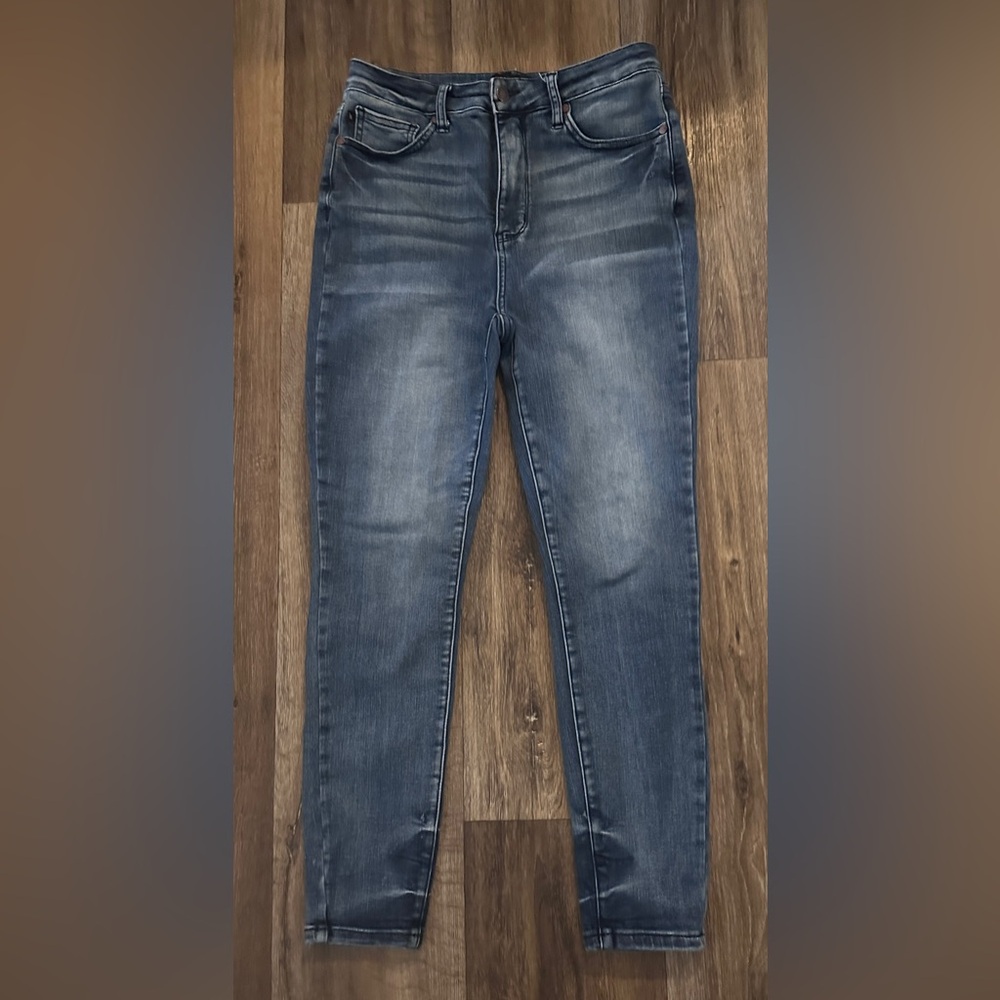 Judy Blue Los Angeles Light Wash Jeans